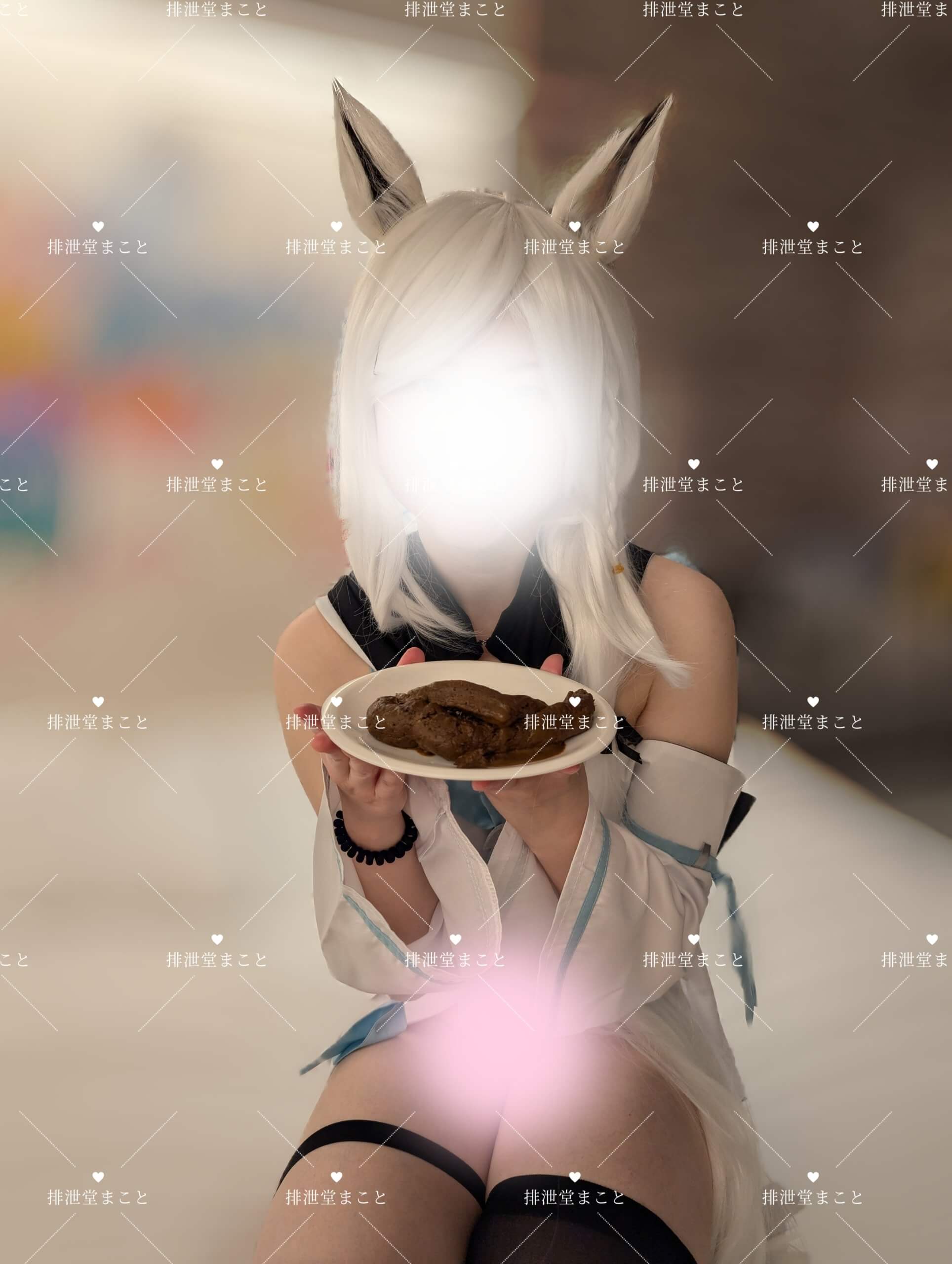 コスプレでお皿に…